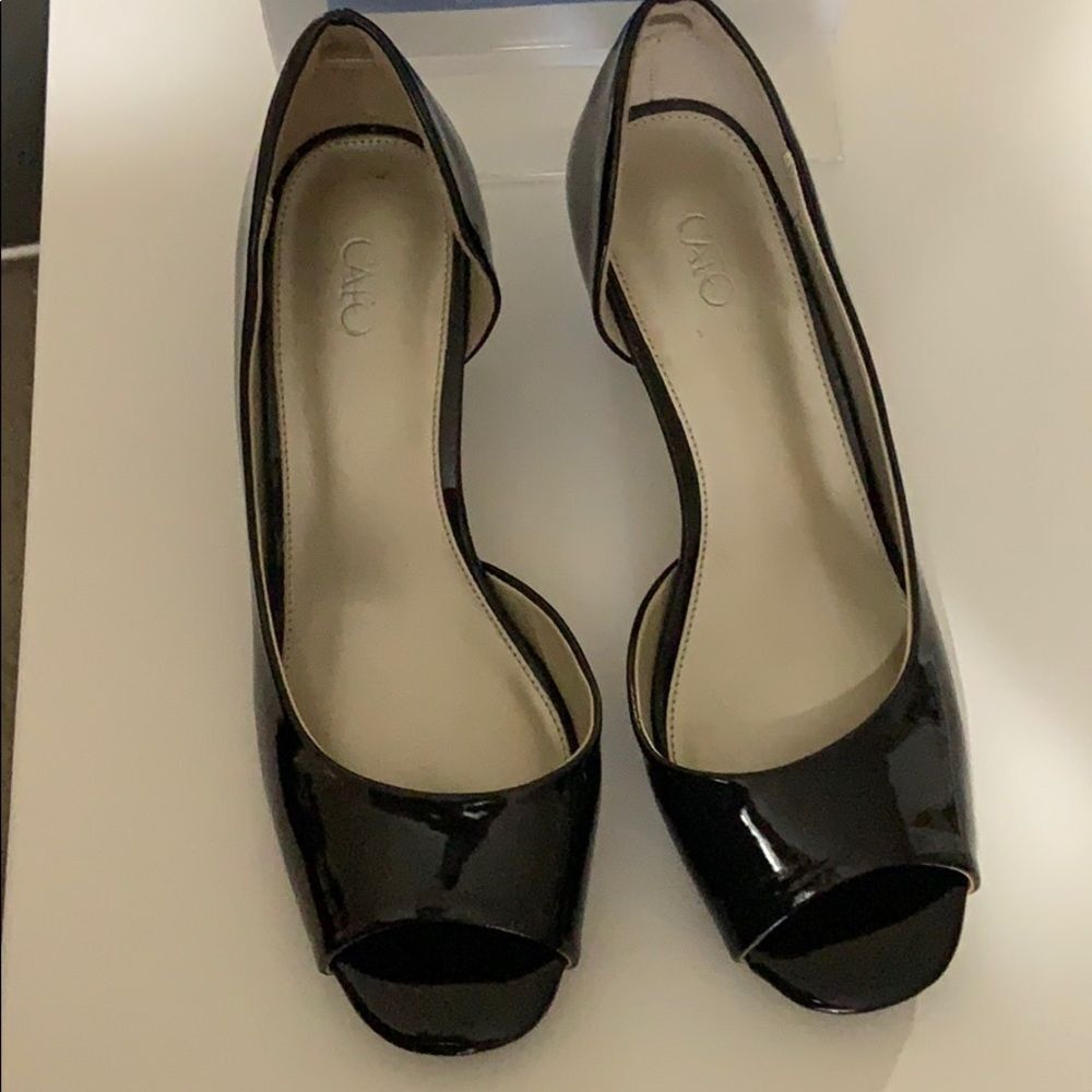 Cato brand black patten leather peep toe shoes size 8W